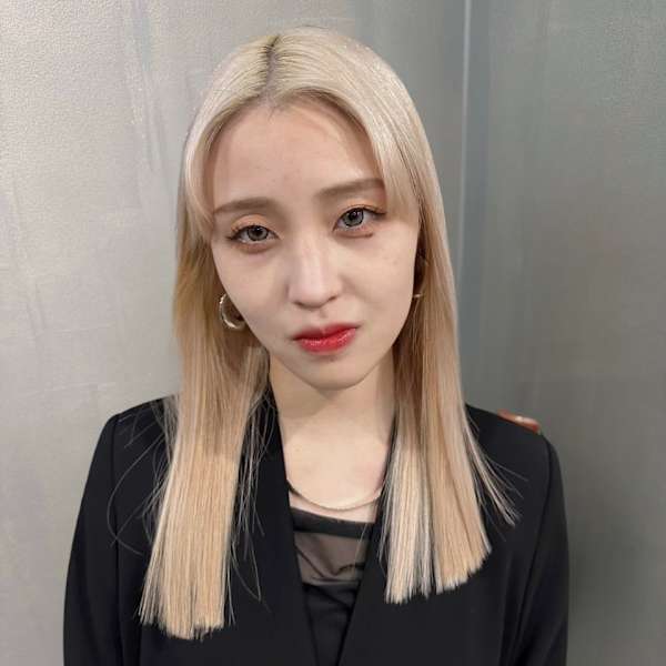 ハイトーンカラー ケアブリーチ ブロンドヘア ストレート |Lauren¶de並木坂店【髪質改善/カラー】