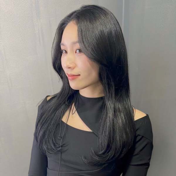 ブルーブラック 韓国ヘア 顔周りレイヤー 髪質改善 20代|Lauren¶de並木坂店【髪質改善/カラー】