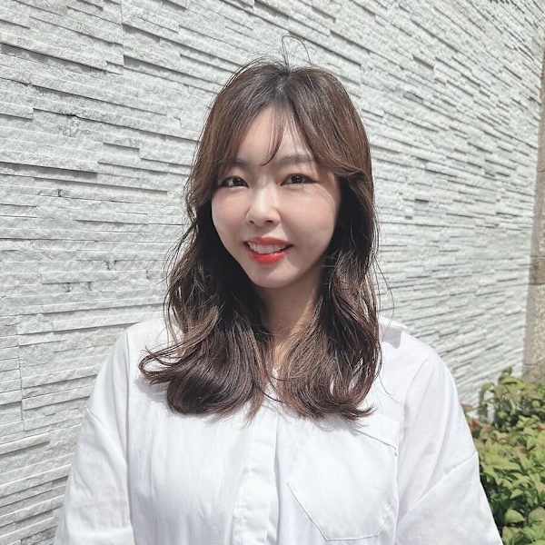 【ヘアケア特化型サロン】newi 京橋【ネウィ】【ヘアケアトッカガタサロン ネウィ キョウバシ】のスタッフ紹介。tomomi