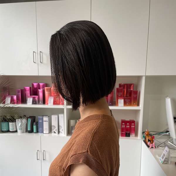 酸性縮毛矯正で柔らかい質感とまとまるスタイルにしました。