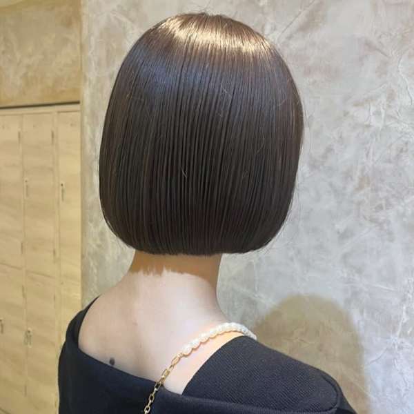 アッシュグレージュ くすみカラー 丸みショートボブ 艶髪|W by GRITTERs