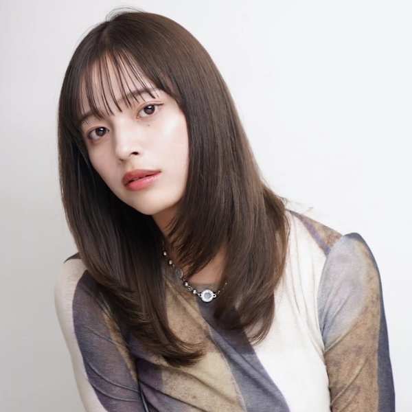 オリーブベージュ レイヤーカット 内巻き ワンカール ツヤ髪|髪質改善 SEPT. 天神大名