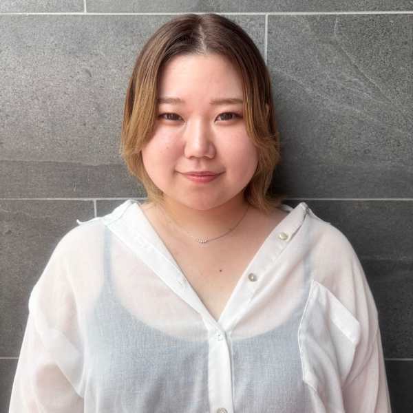 SALON DE ETOILE【サロンドエトワル】のスタッフ紹介。定岡結衣