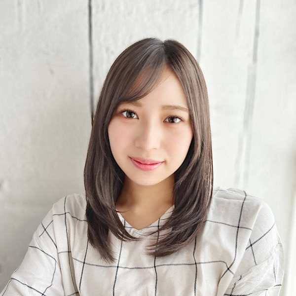 内巻きワンカールのレイヤースタイル