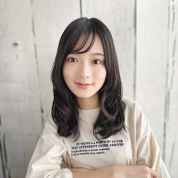 透け感バングのAラインミックスカール|hair make nalu 荻窪西口 白山神社参道通り店