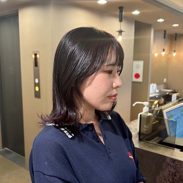 ダークワインレッド/暖色カラー/くびれヘア/ミディアムヘア