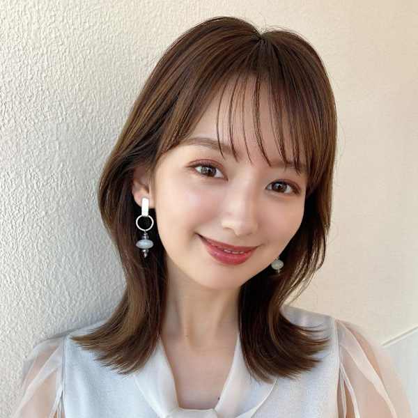 ミニウルフ前髪パーマ韓国くびれミディアムチェリーブラウン