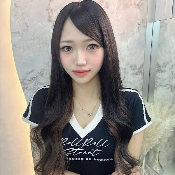 Ess 艶髪/髪質改善/韓国風【エスツヤガミカミシツカイゼンカンコクフウ】のスタッフ紹介。ASUMI