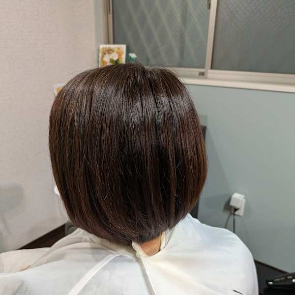 柔らかストレートとショートボブで綺麗めな大人スタイル|LUZ