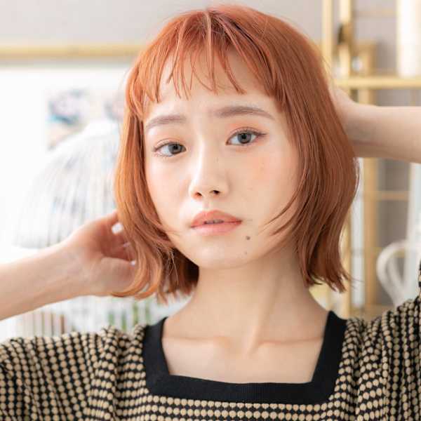 フレンチカジュアルオン眉前下がりボブパーマ フェザーショート