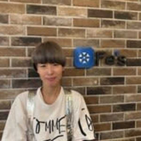 Fe's【フィス】のスタッフ紹介。柳奈緒