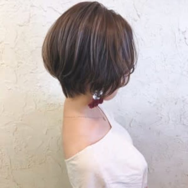 【Flor】グレージュハイライト×リバーサイドショート
