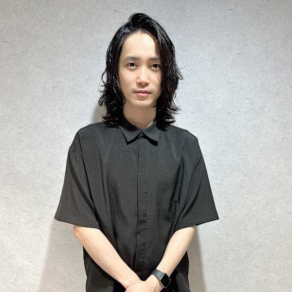【全席半個室サロン】Natural 元住吉店【ナチュラルモトスミヨシテン】のスタッフ紹介。塚田 貴大