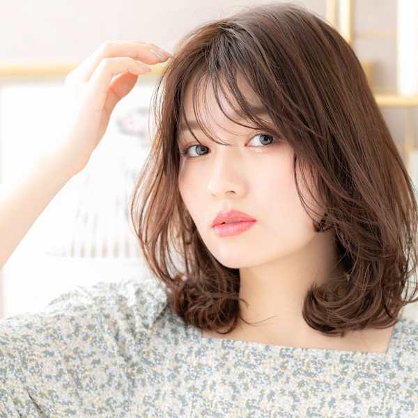 韓国風外ハネニュアンスパーマウェットヘア くすみベージュ