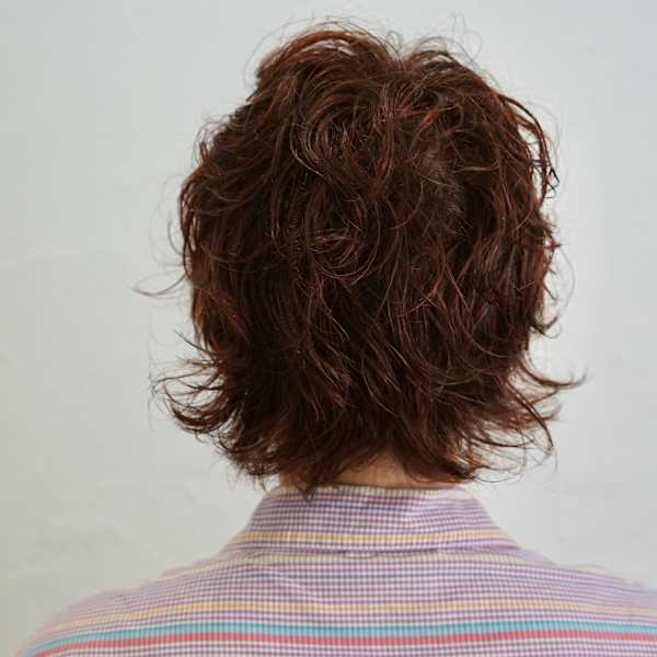 くせ毛を活かした、ショートウルフ