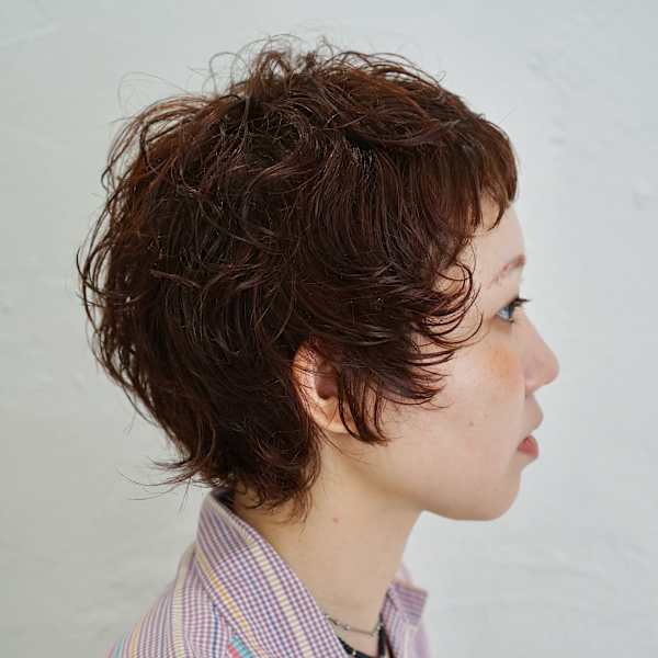 くせ毛を活かした、ショートウルフ