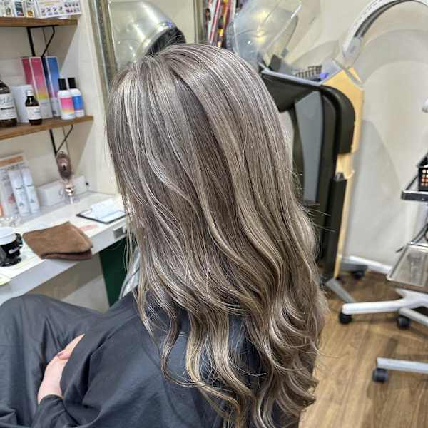 白髪があるからこそ綺麗なカラーに！