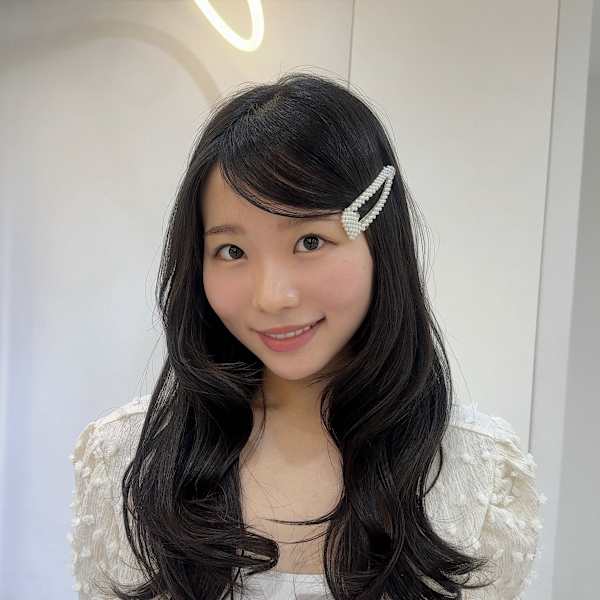 フェミニン　内巻き　流し前髪