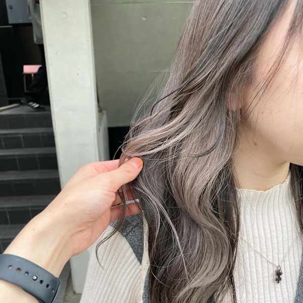 グレージュインナーカラー/イヤリングカラー