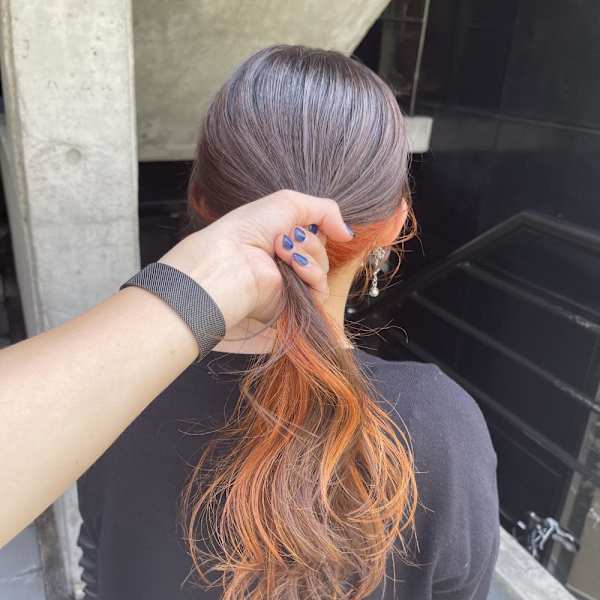 インナーカラー・オレンジ・ポニーテール