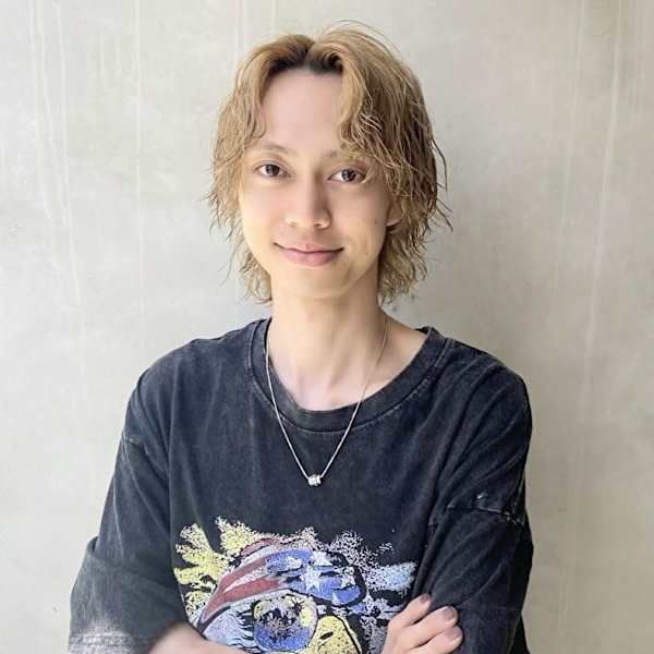 LORE福岡天神本店 インナーカラー特化型美容室ブリーチ・インナーカラー美容室【ロアフクオカテンジンホンテン インナーカラートッカガタビヨウシツ ブリーチ インナーカラービヨウシツ】のスタッフ紹介。hayato ブリーチ