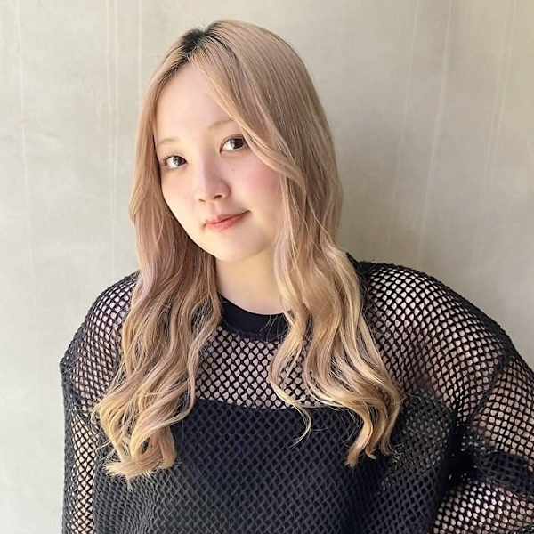 LORE福岡天神本店 インナーカラー特化型美容室ブリーチ・インナーカラー美容室【ロアフクオカテンジンホンテン インナーカラートッカガタビヨウシツ ブリーチ インナーカラービヨウシツ】のスタッフ紹介。るな ブリーチ