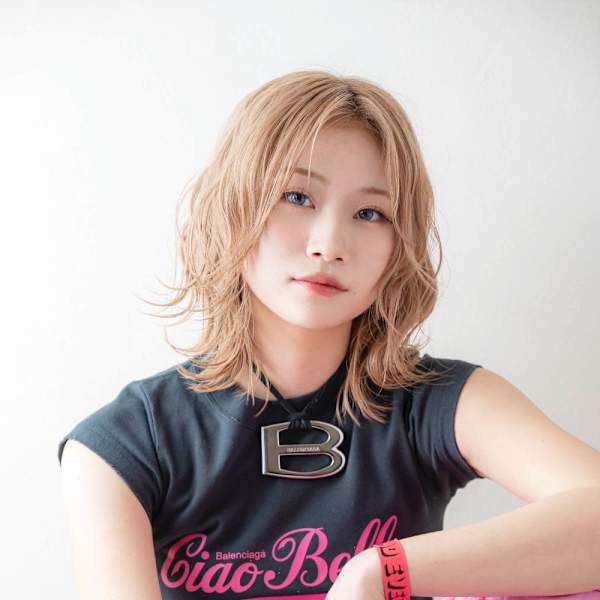 艶髪ハイトーン♪韓国風レイヤー×ウェーブ巻き|SOURCE 天王寺