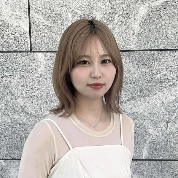 LIENA HAIR SALON 札幌【リーナヘアサロン サッポロ】のスタッフ紹介。吉田　あかり