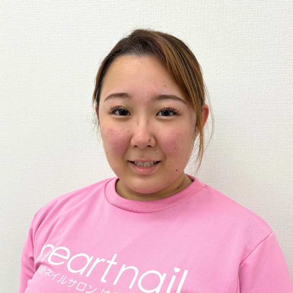 はあとねいる箕面店【ハアトネイルミノオテン】のスタッフ紹介。アヤナ