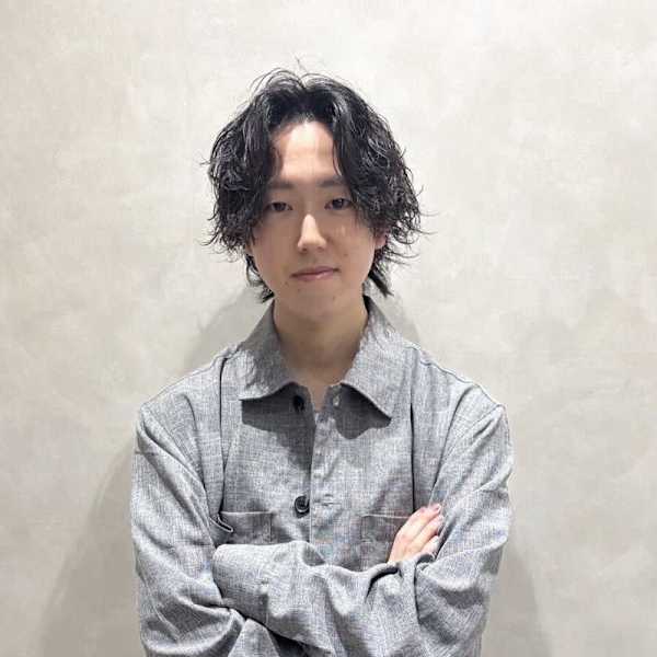 全席個室美容室 Zina 高槻 髪質改善＆トリートメント【コシツビヨウシツジーナタカツキカミシツカイゼントリートメント】のスタッフ紹介。橋口 陽太