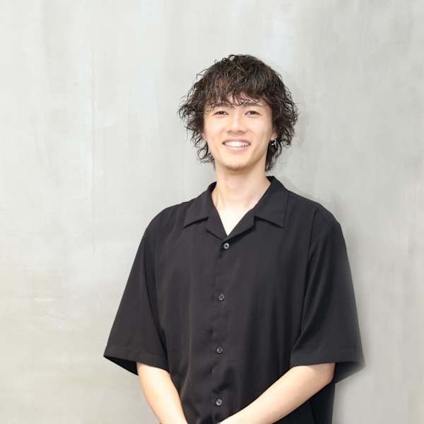 【ヘアケア特化型サロン】newi 梅田【ヘアケアトッカガタサロン ネウィ ウメダ】のスタッフ紹介。rui