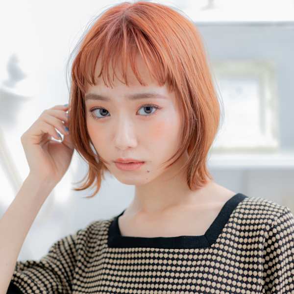 フレンチカジュアルオン眉前下がりボブパーマ フェザーショート