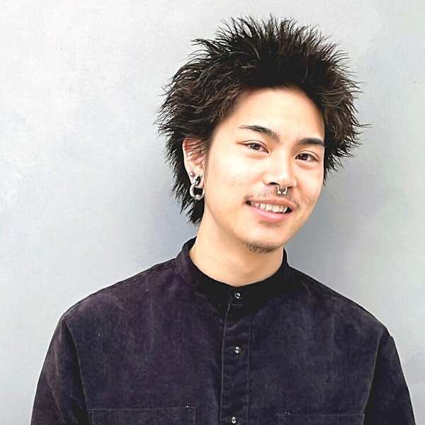 men's salon MARE 宇部高校前店【メンズサロン マーレ ウベコウコウマエテン】のスタッフ紹介。AKITO