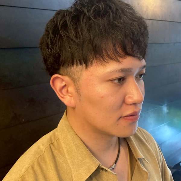 マッシュ ナチュラルパーマ ツーブロック 前髪あり 20代|THIS IS BARBER 2nd