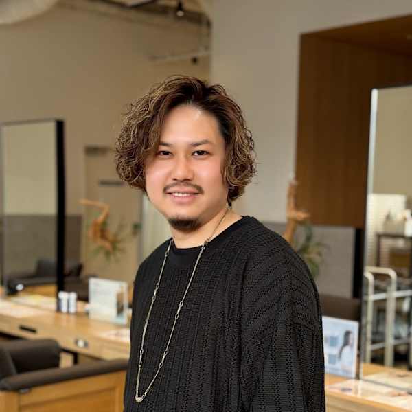 MODE K's Hers 高槻店【モードケイズ ハーズ】のスタッフ紹介。秋田和輝