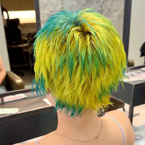 ベリーショート×デザインカラー