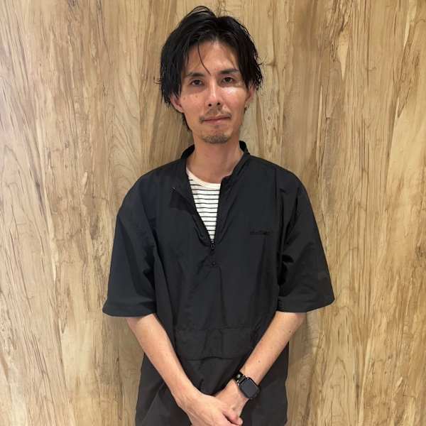 【全席半個室サロン】Natural 沖縄店【ゼンセキハンコシツサロン ナチュラルオキナワテン】のスタッフ紹介。伊良皆 有広