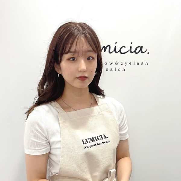 眉毛/アイブロウサロンLUMICIA.-TOKYO-池袋西口店【眉毛専門店】【マユゲアイブロウサロン ルミシアトウキョウ イケブクロニシグチテン マユゲセンモンテン】のスタッフ紹介。マナミ マユゲ