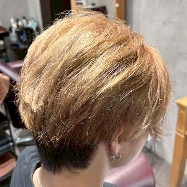 ショートブロンド