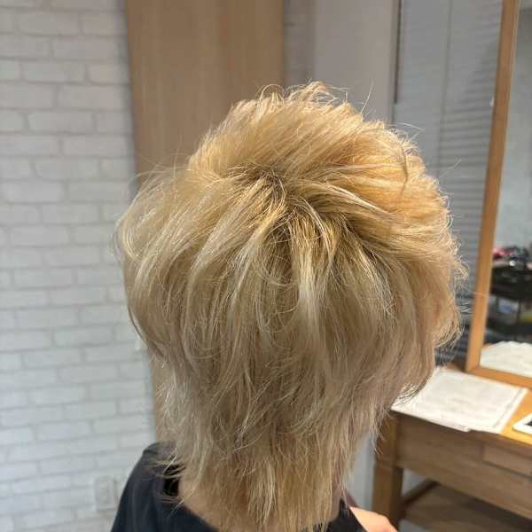 ブロンドマッシュウルフ