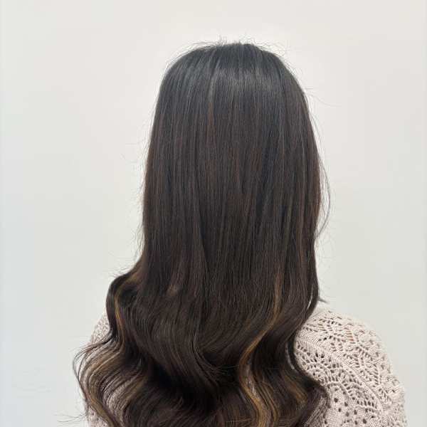 チラ見えインナーが可愛い