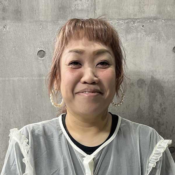 ambitious 久米川【アンビシャス】【アンビシャスクメガワ】のスタッフ紹介。HITOMI