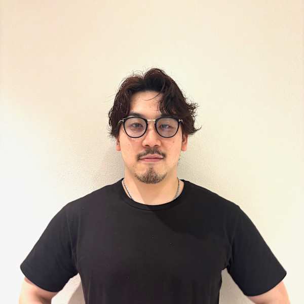 TIENA Beauty Smart Salon ONE FUKUOKA BLDG.店【ティエナビューティースマートサロン ワンフクオカビルディングテン】のスタッフ紹介。山口心【天神】