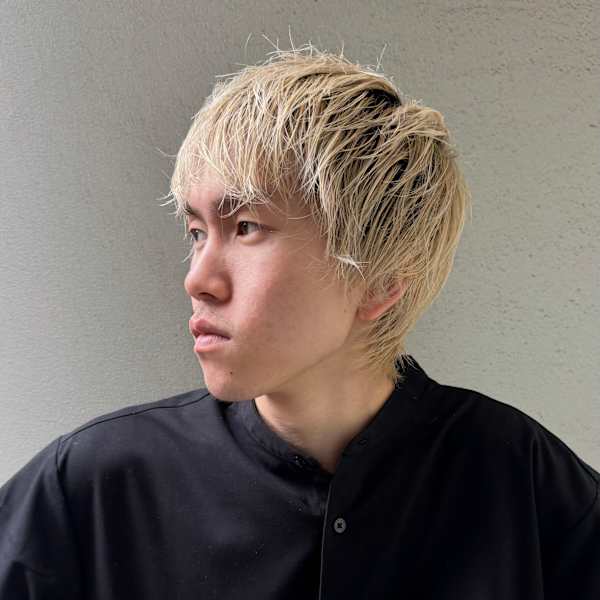 Lond strada 心斎橋【ロンドストラーダ シンサイバシ】のスタッフ紹介。武村侑哉 レイヤー/縮毛矯正/髪質改善
