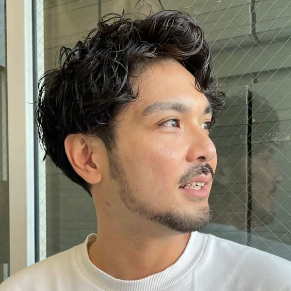 大人男性◎ツーブロックセンターパートスタイル