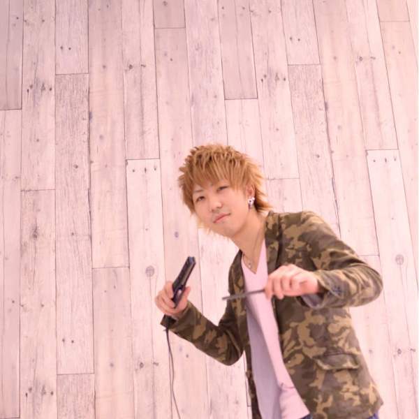ヘアー&ネイル Feliz 富士南店【ヘアーネイルフェリスフジミナミテン】のスタッフ紹介。小山