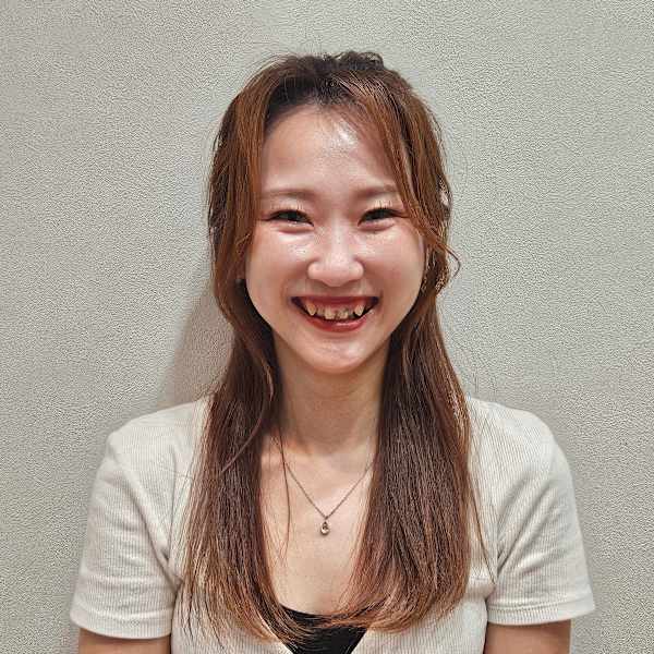 each hair＆total beauty【イーチ ヘアーアンドトータルビューティー】のスタッフ紹介。佐上　友理