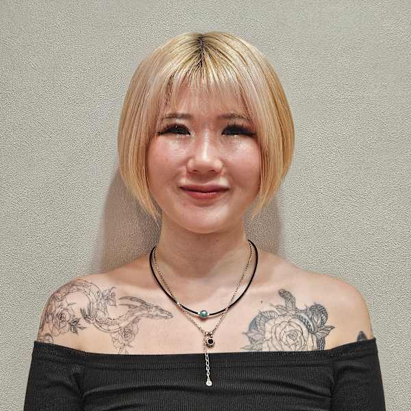 each hair＆total beauty【イーチ ヘアーアンドトータルビューティー】のスタッフ紹介。鈴木　明日香
