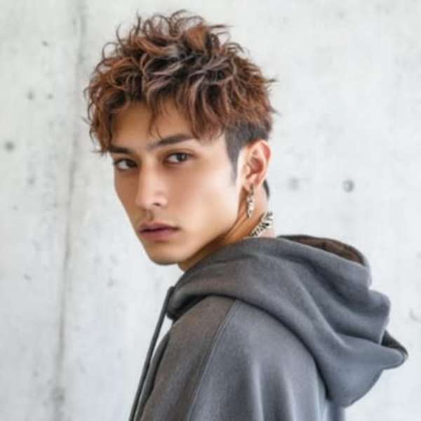 ベージュカラー ツイストスパイラルパーマ 束感ショート