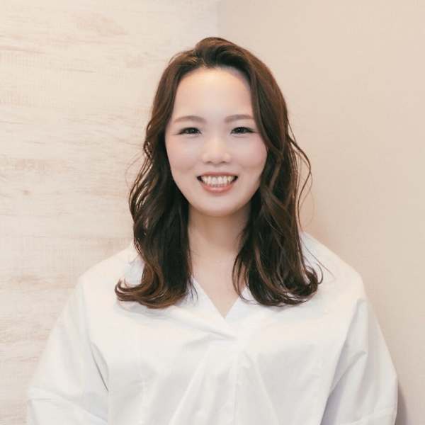 髪質改善ヘアエステ Reve 【レーヴ】【カミシツカイゼンヘアエステ レーヴ】のスタッフ紹介。高橋